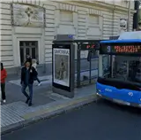 Marquesina de autobús en Velázquez 88, a la altura de Juan Bravo, distrito de Salamanca, Madrid
